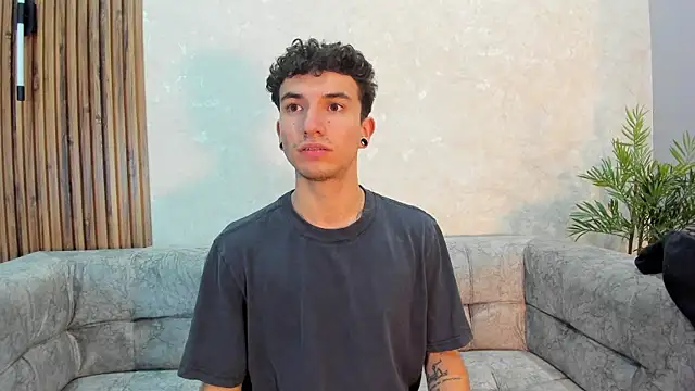 Chat XXX en directo de Steve_kadel