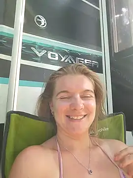 VanLifeVixenのライブXXXチャット