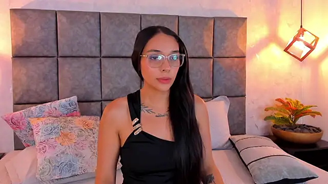 Chat +18 de Roseaurora ao vivo