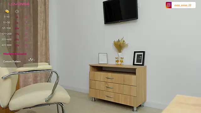 EveEvian's Live XXX Chat