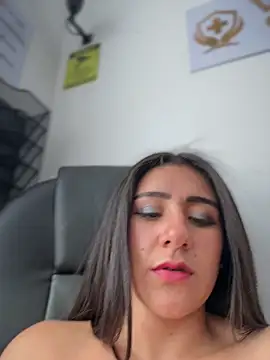 CAROLINE__07n Live XXX chat