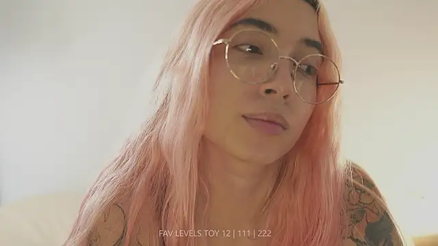 dearnina_ élő XXX-chatje