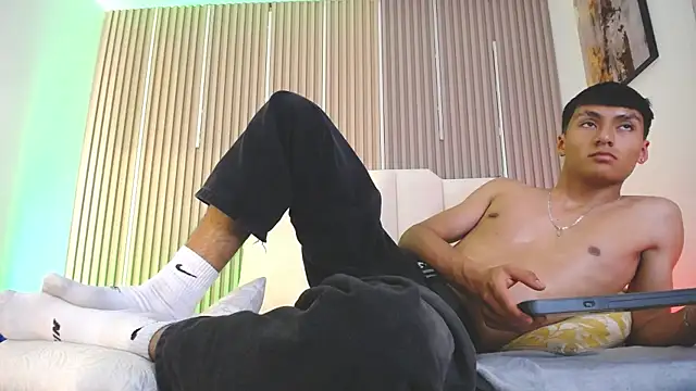 XXX chat uživo modela AdrianStark_