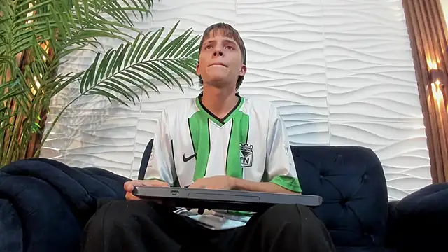 Pavo_tv Adlı Modelin Canlı XXX Sohbeti