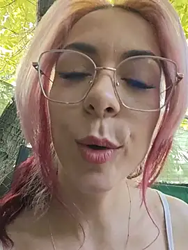CindeFucknRella 现场XXX聊天