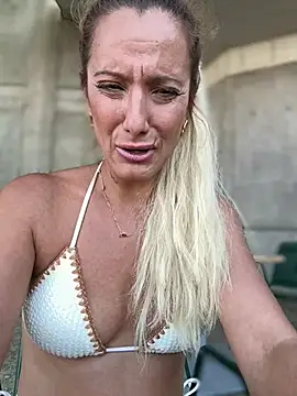 adya-aly's Live XXX Chat