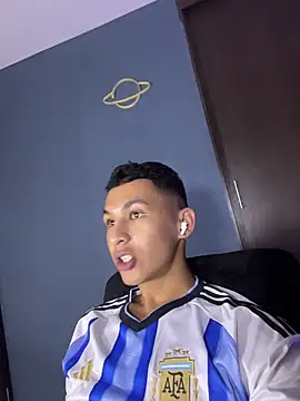 liuscast22 XXX чат на живо