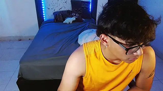 Mr_yisuzz Chat XXX live