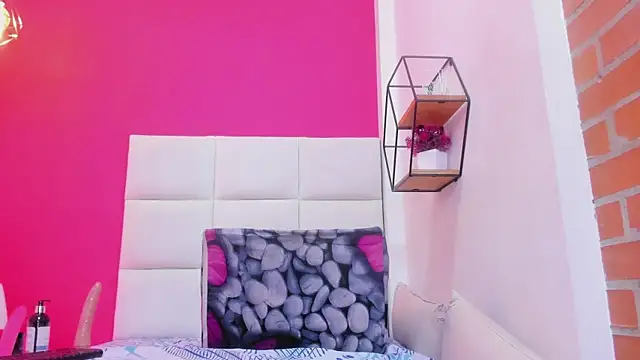Katecurvy_hot69n Live XXX chat