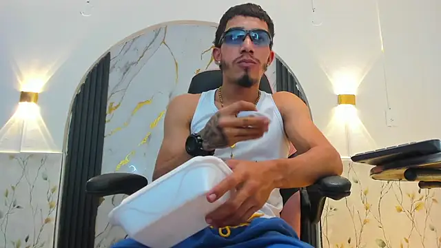 Dominant_kiingn Live XXX chat