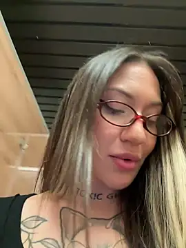 Sembang XXX Secara Langsung SaintSquirt