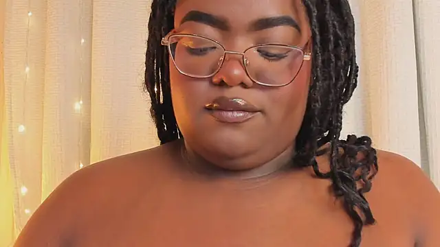 XXX chat uživo modela Ayanaa_Ebony_