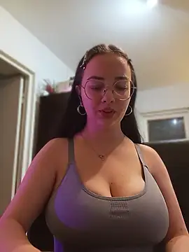 XXX chat uživo modela IvyClouds