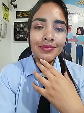 Chat XXX en directo de MAYE__13
