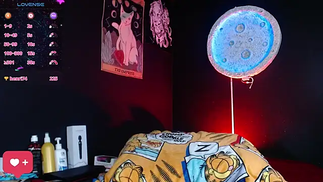 XXX chat uživo modela girl_intense444