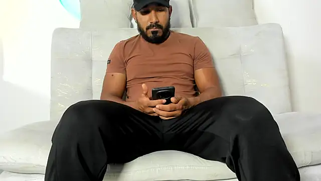 XXX chat uživo modela LeoCarter_