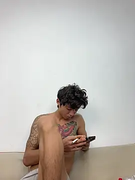 -OvO- Adlı Modelin Canlı XXX Sohbeti