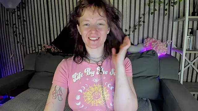 Ricki_Bloom élő XXX-chatje