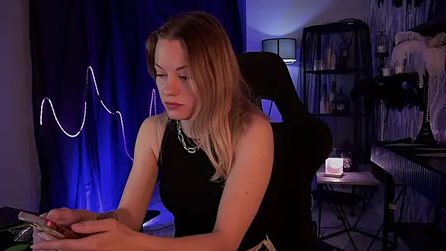 VireliaMoonfall's Live XXX Chat