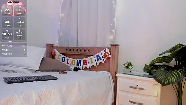 Andrea-Ossn Live XXX chat