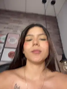 CherrySmirkXXX Adlı Modelin Canlı XXX Sohbeti
