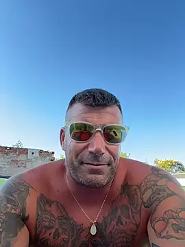 RhinalSquad élő XXX-chatje