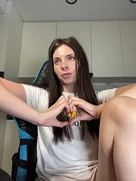 Chat XXX en directo de CurlyLara