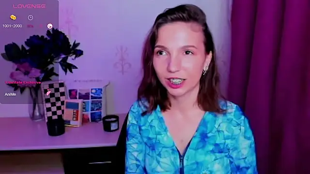 Chatroom XXX en direct de KindHazelHere_
