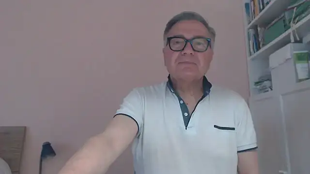 YOU6me Adlı Modelin Canlı XXX Sohbeti