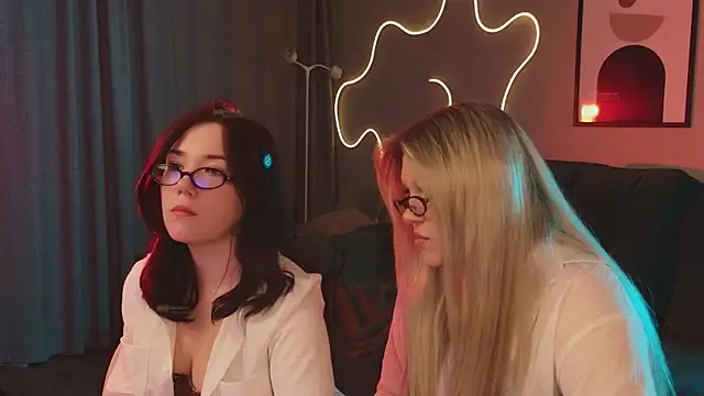 XXX chat uživo modela velourrra