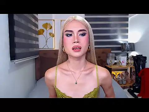 JuicyCockThea live XXX chat