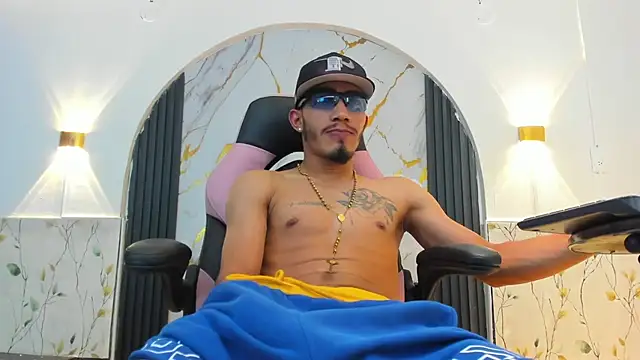 Dominant_kiing's Live XXX Chat