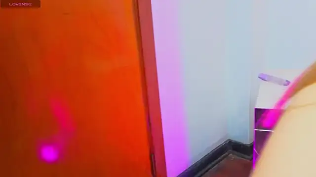 Miah_Stewart élő XXX-chatje