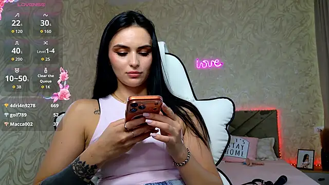 MilaaSweety Adlı Modelin Canlı XXX Sohbeti