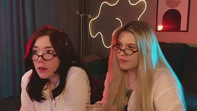 XXX chat uživo modela velourrra
