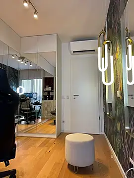 MileySin1111 Adlı Modelin Canlı XXX Sohbeti