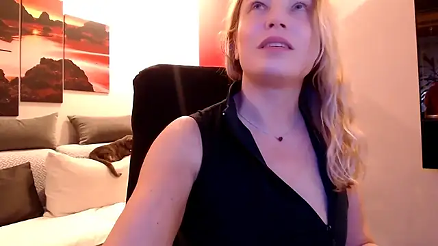 love-bionda Adlı Modelin Canlı XXX Sohbeti