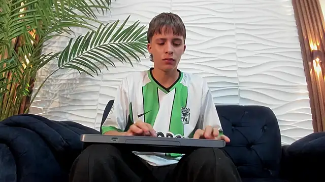 Czat XXX na żywo – Pavo_tv