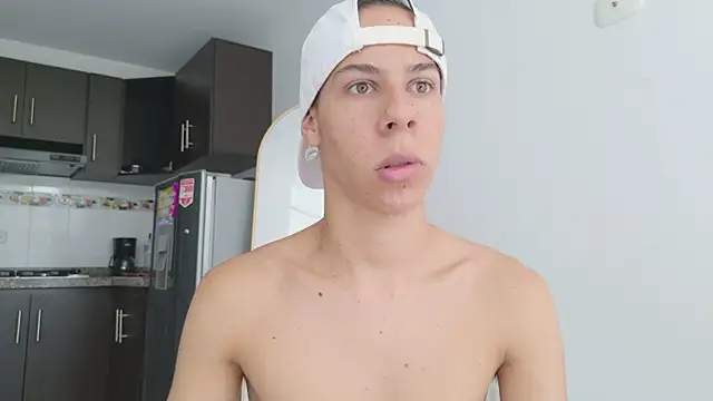grey___27 élő XXX-chatje