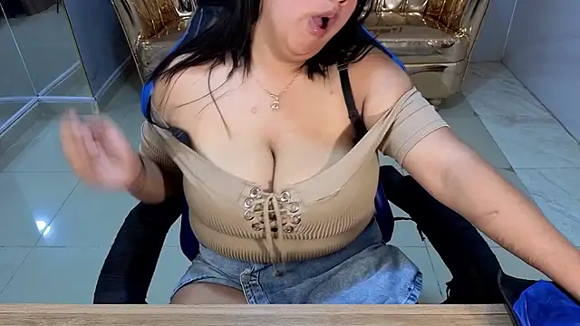 Chat +18 de Isaa_s ao vivo