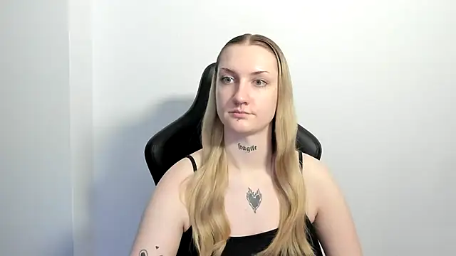 AlexaTease Adlı Modelin Canlı XXX Sohbeti
