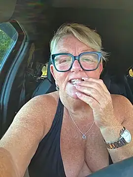 BridgetBlueEyes' Live XXX Chat