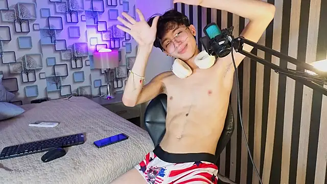 Twink_Sebas7のライブXXXチャット