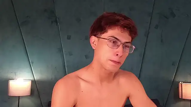 Aaron_Eze Adlı Modelin Canlı XXX Sohbeti