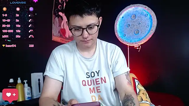XXX chat uživo modela girl_intense444