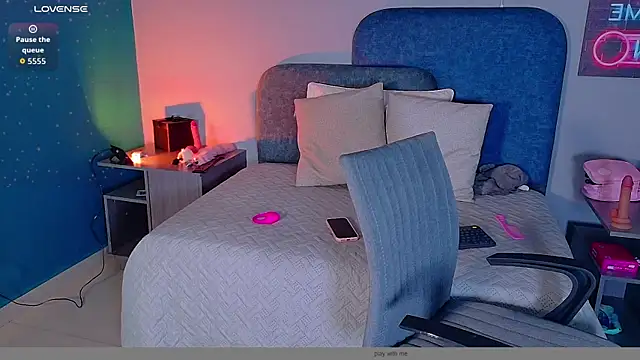 Charlott__18 – Naživo XXX chat