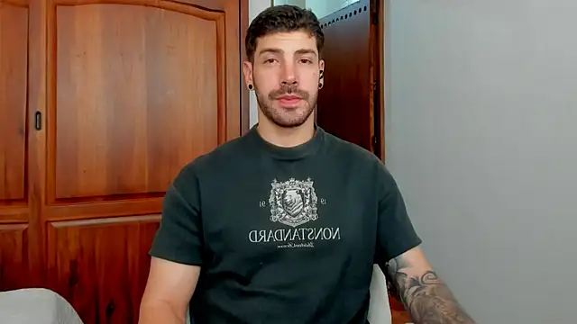 Chat XXX Live Guyinthemountain