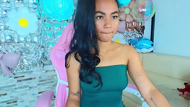 candy-paris' Live XXX Chat