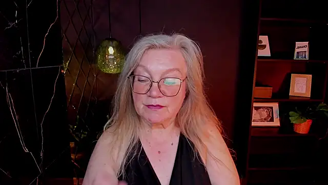 NataliMellow Adlı Modelin Canlı XXX Sohbeti
