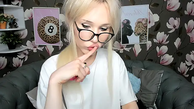 KristiFlash: вебкам-шоу
